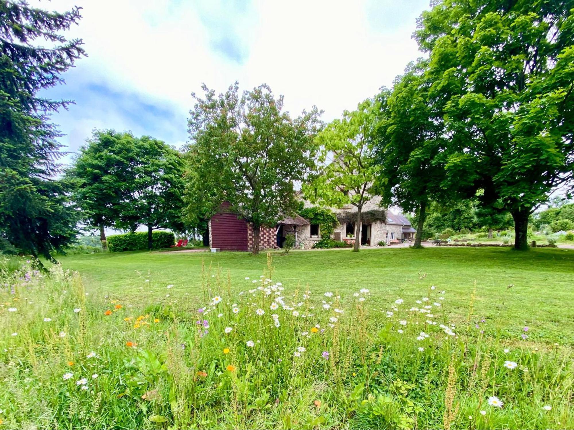 Gite Ecologique De Charme Avec Grand Jardin, Proche Des Alpes Mancelles, Ideal Famille Et Amis - Fr-1-410-132 Moulins-le-Carbonnel Exterior foto